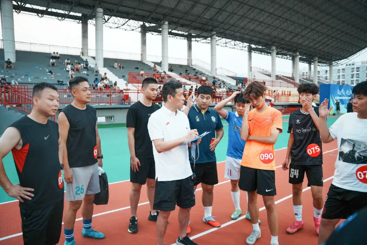 渝北半天报名超百人、魏新挂帅北碚、云阳恐龙队亮相……“渝超”备战已经有火药味了